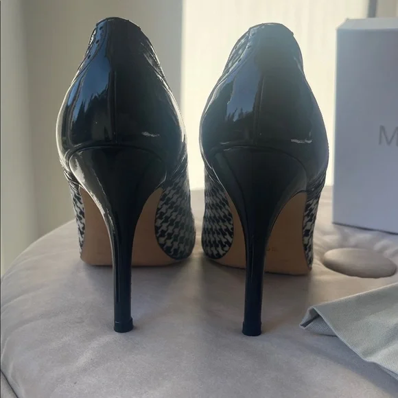 Manolo Blahnik Black and White Houndstooth Mary Jane Heels, size 39 1/2 - Picture 4 of 6